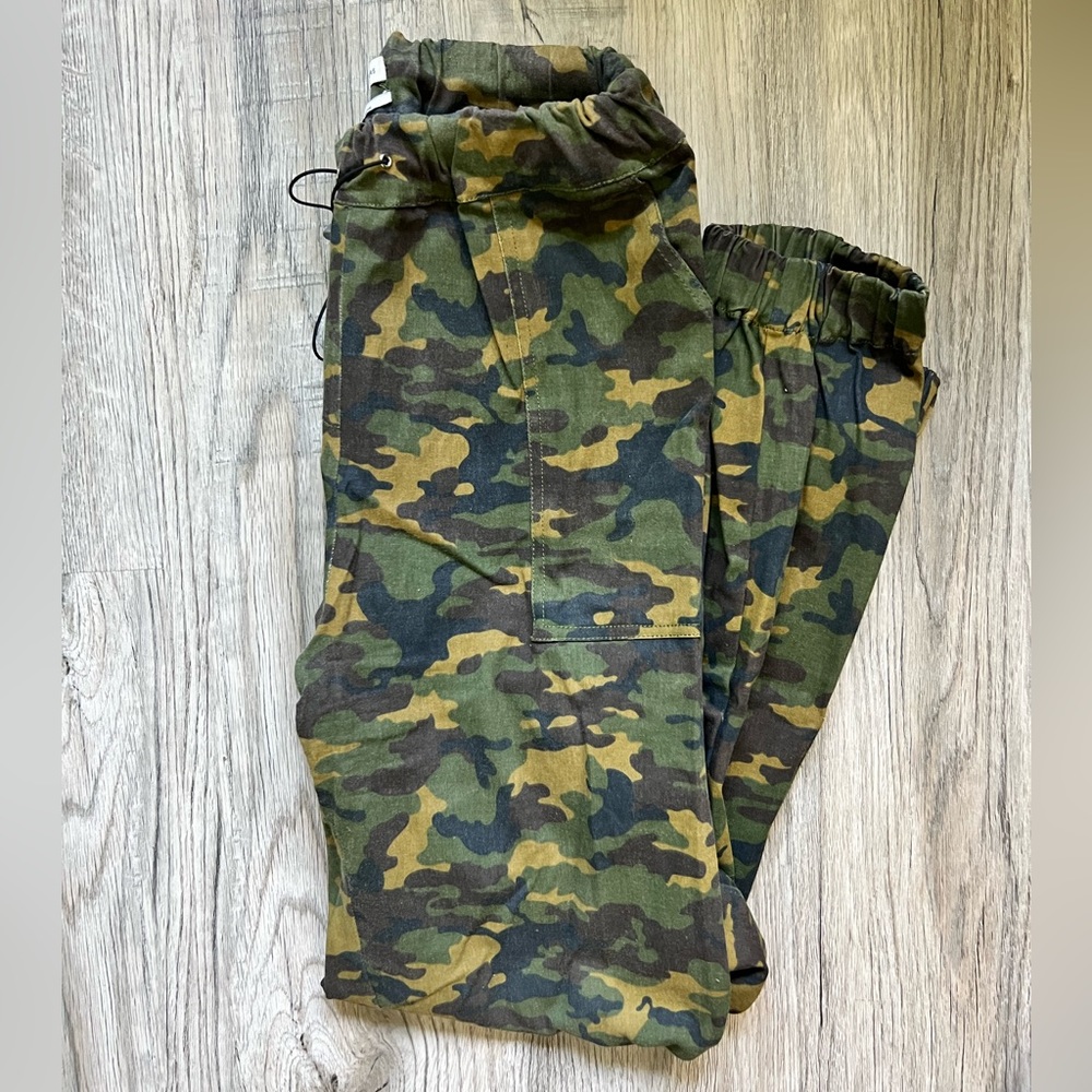 UO High Waist Joggers Camo